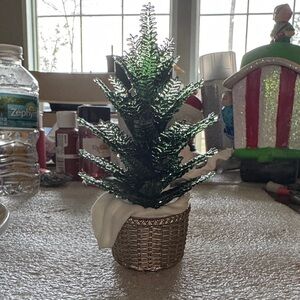 Bath & Body Works Festive Green Tree with Gold Basket Wallflower